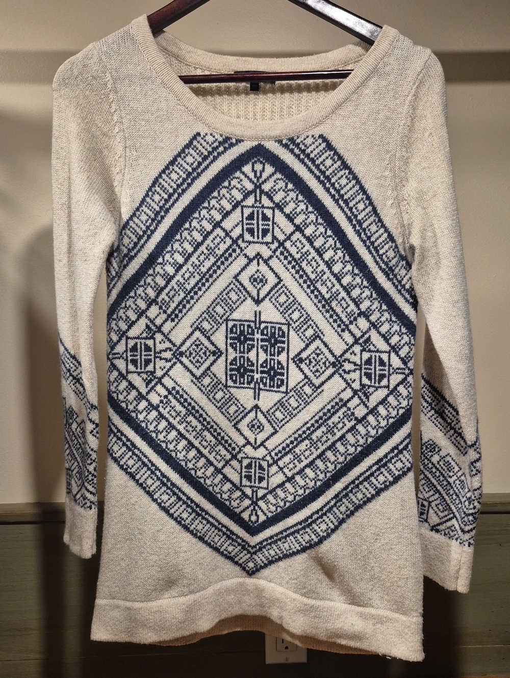 RW&CO. Cream Scoop-Neck Sweater with Navy Geometric Design